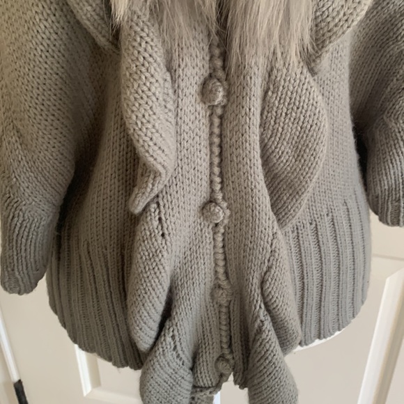 Faux Fur trim sweater - Picture 2 of 8